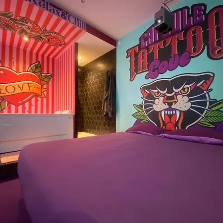 Capsule Tattoo - Balnéo - Playstation 5 - écran Géant Apartamento