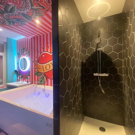 Capsule Tattoo - Balnéo - Playstation 5 - écran Géant Apartamento *