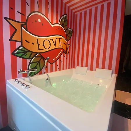 Capsule Tattoo - Balnéo - Playstation 5 - écran Géant Apartamento