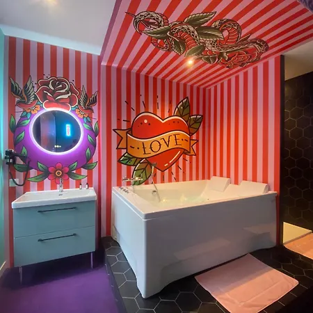 Capsule Tattoo - Balneo - Playstation 5 - Ecran Geant Apartman Douai