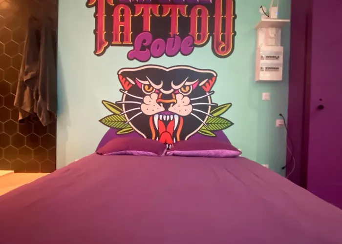 Appartement Capsule Tattoo - Balnéo - Playstation 5 - écran Géant Douai
