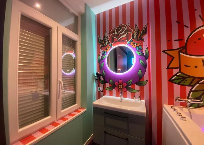 Appartement Capsule Tattoo - Balnéo - Playstation 5 - écran Géant Douai